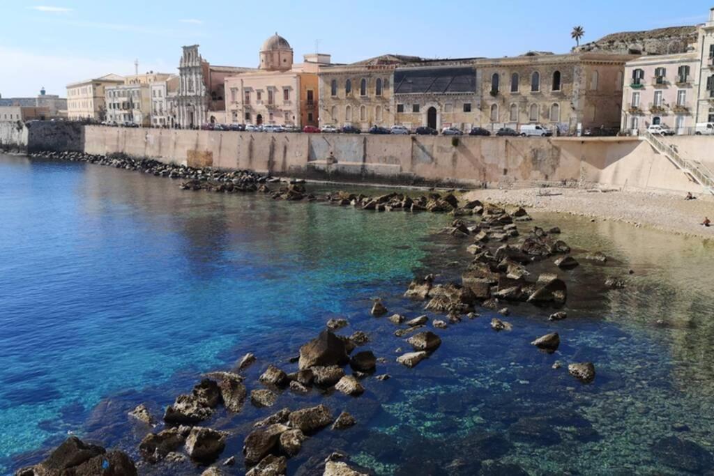 Sea-View Terrace & Bikes Moon Ortigia Holiday Home Сиракузы Экстерьер фото