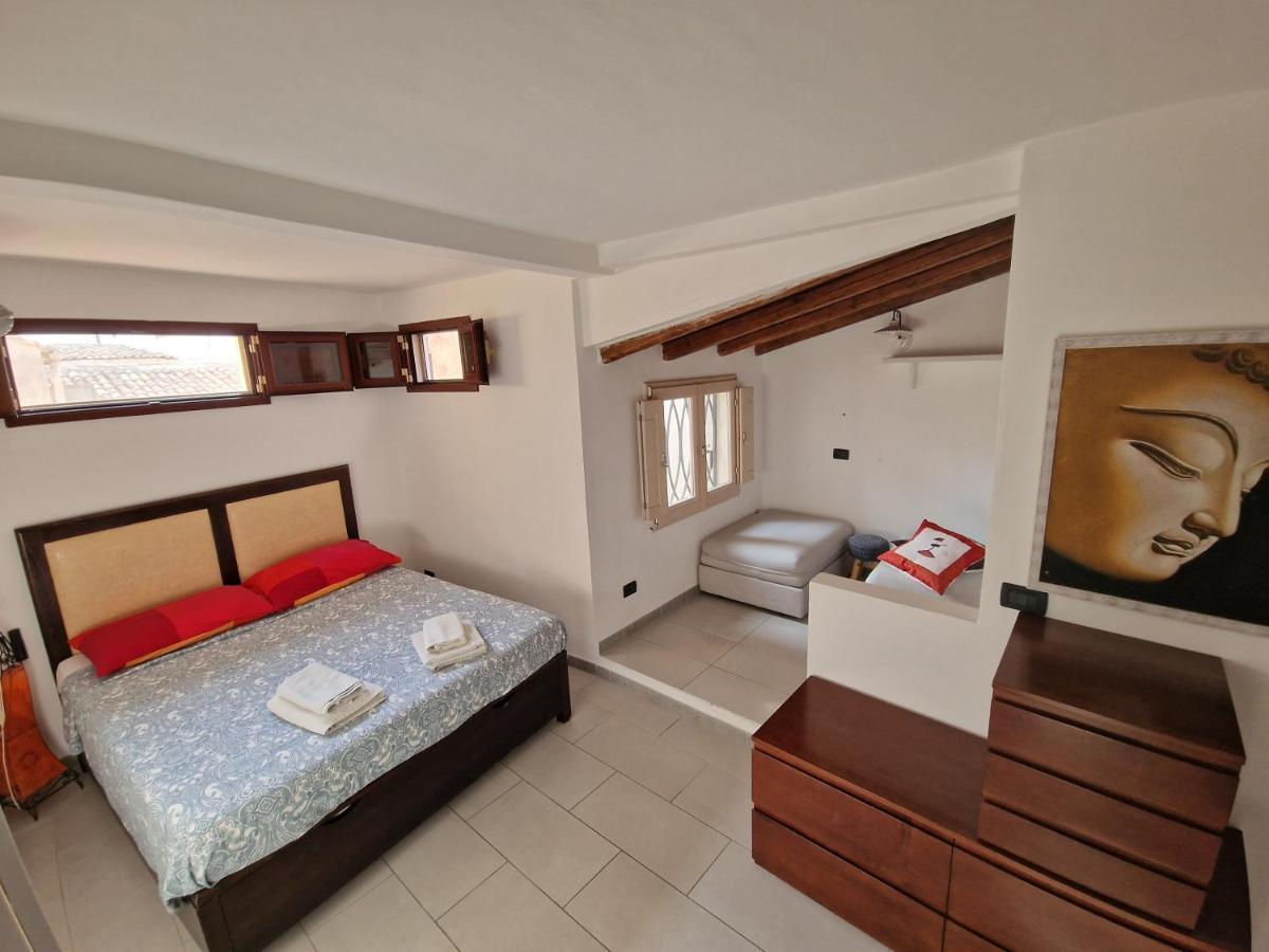 Sea-View Terrace & Bikes Moon Ortigia Holiday Home Сиракузы Экстерьер фото