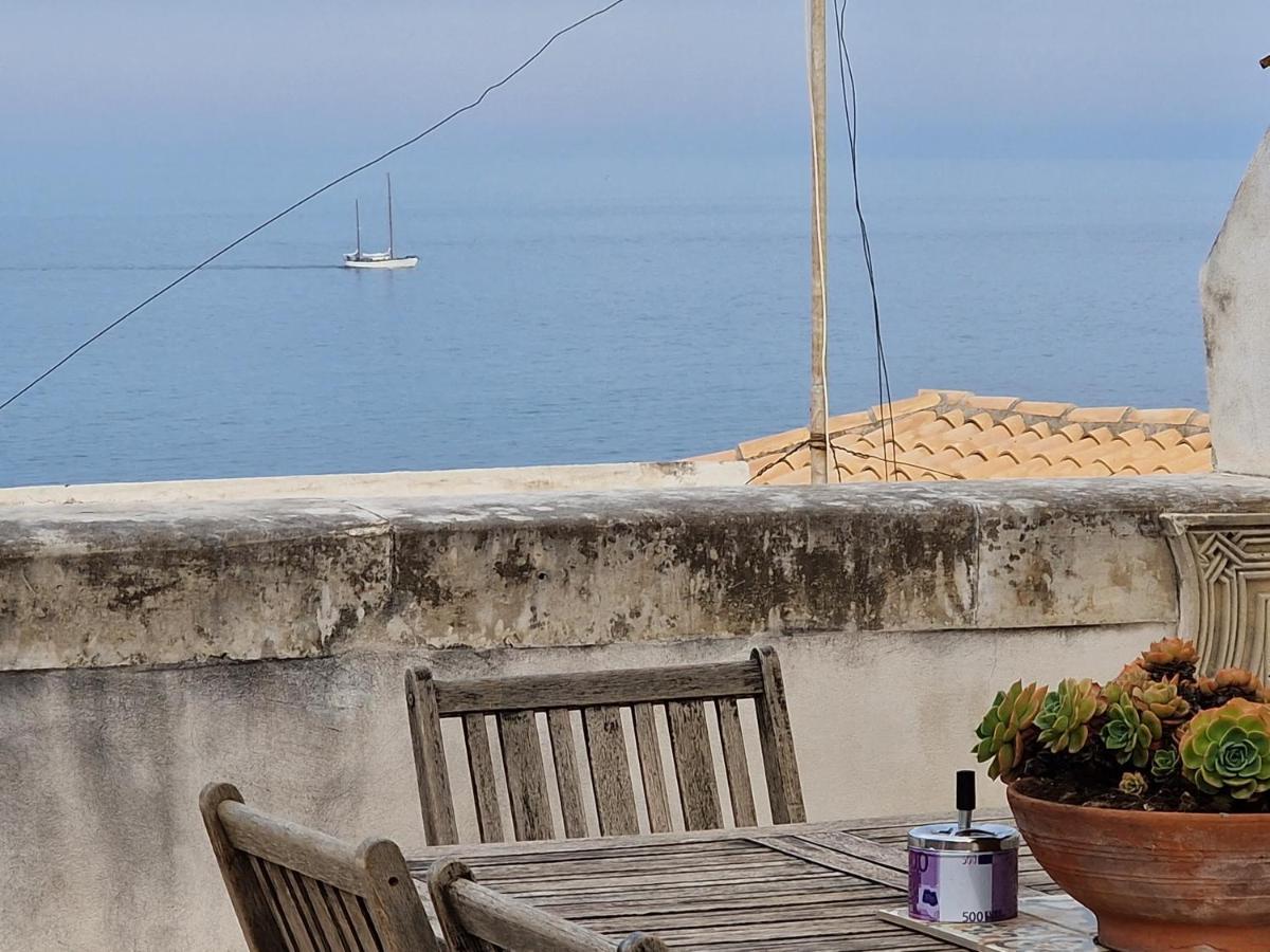 Sea-View Terrace & Bikes Moon Ortigia Holiday Home Сиракузы Экстерьер фото
