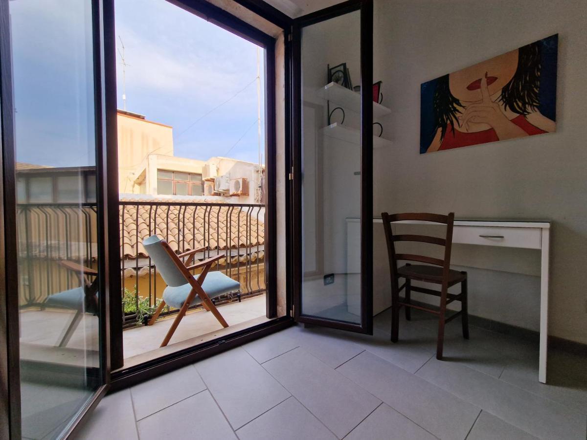 Sea-View Terrace & Bikes Moon Ortigia Holiday Home Сиракузы Экстерьер фото